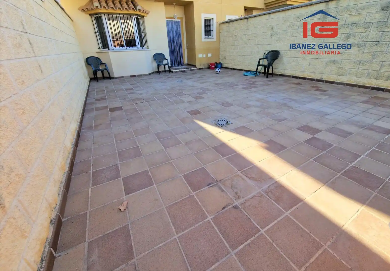 Dúplex con jardín en venta en Las Palmeras - Dehesilla, imagen 3