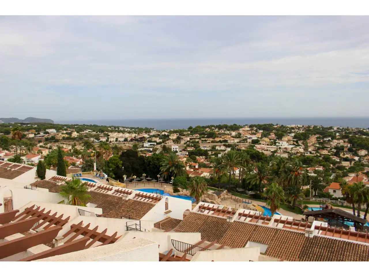 Außenansicht von Einfamilien-Reihenhaus zum Verkauf in Calpe / Calp mit Klimaanlage, Terrasse und Möbliert