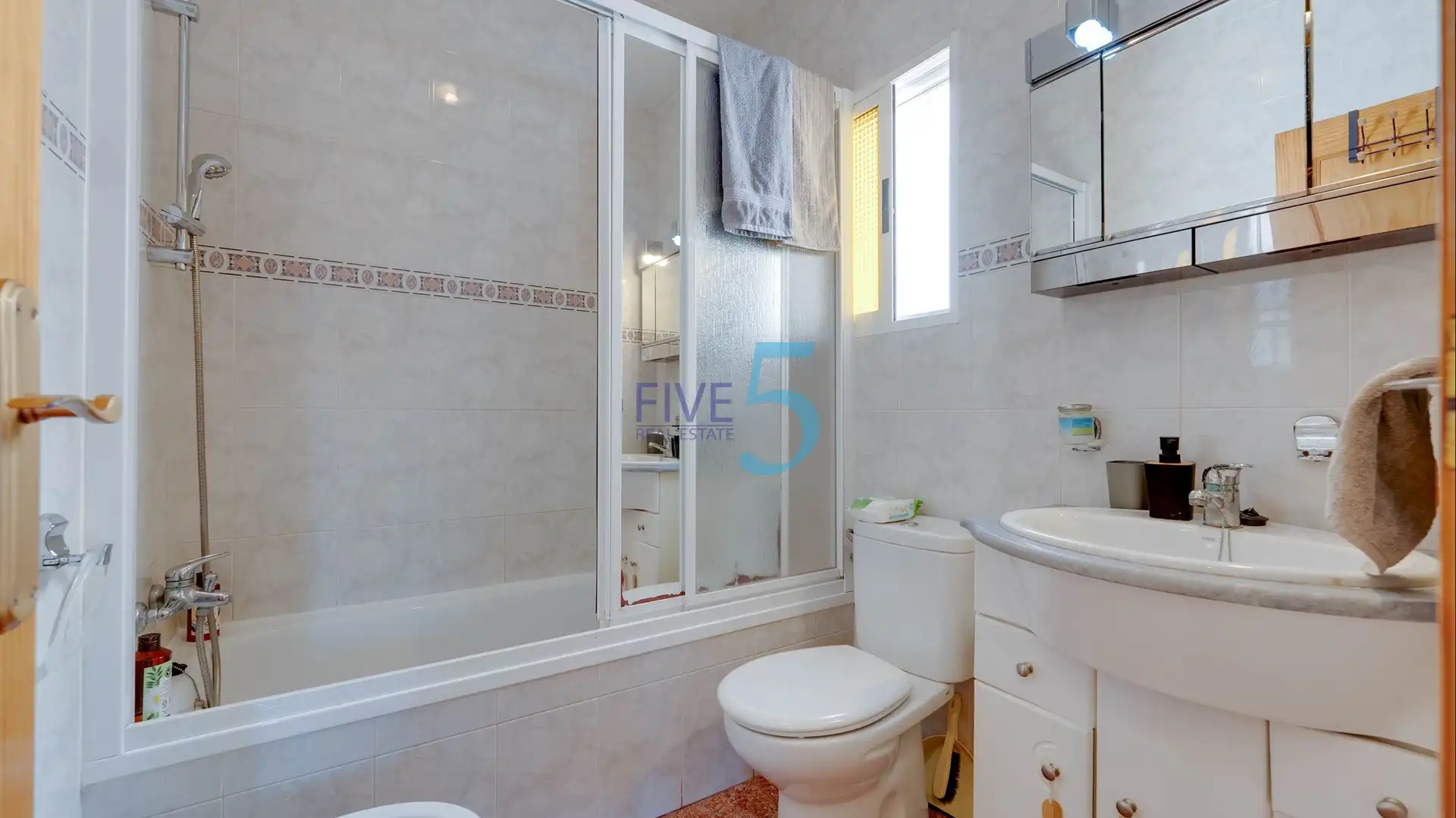 Baño de Casa adosada en venta en Torrevieja con Aire acondicionado, Terraza y Piscina