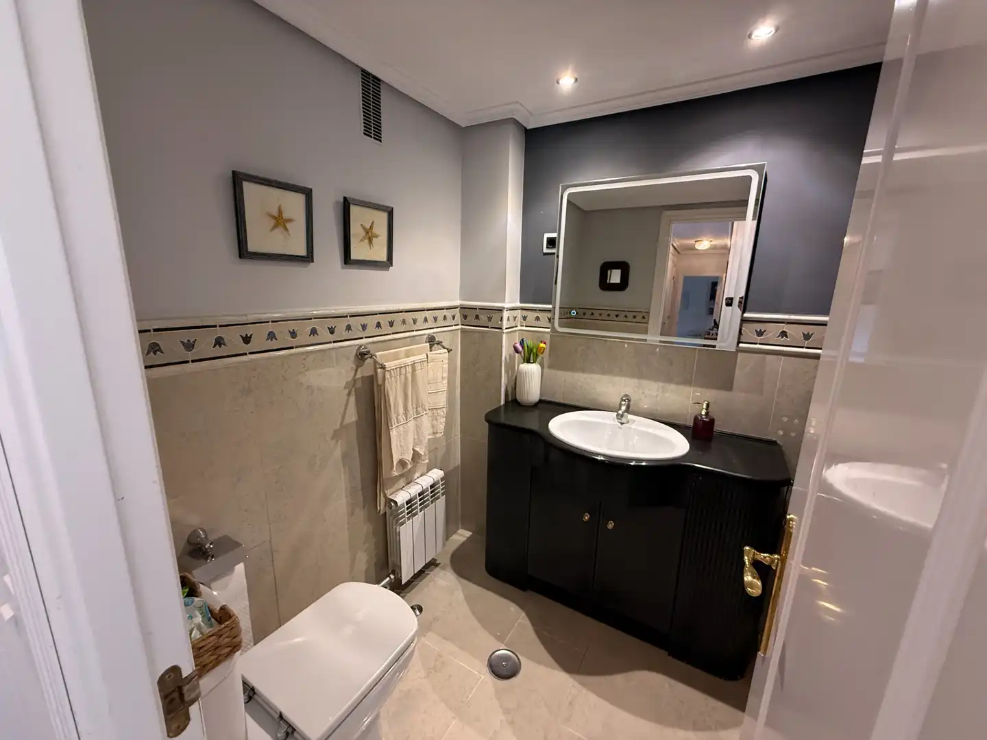 Badezimmer von Wohnung zum Verkauf in Madrid mit Klimaanlage, Heizung und Privatgarten