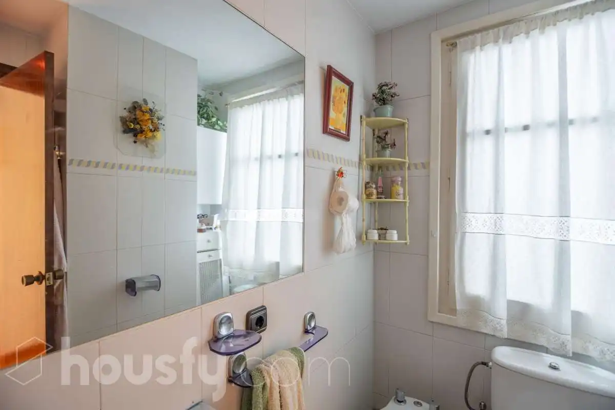 Bathroom of Flat for sale in Zaragoza