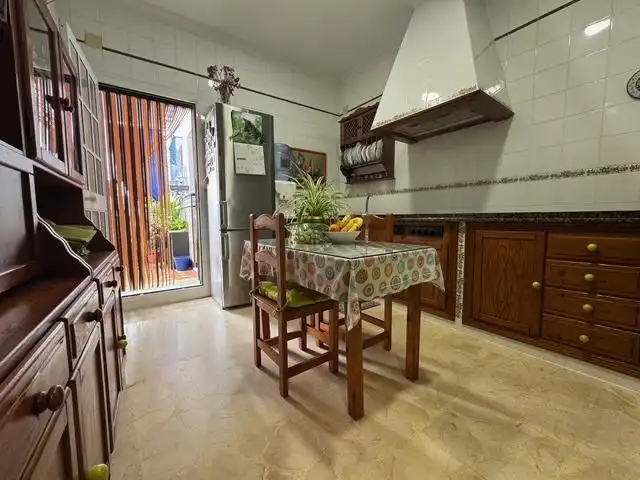 Cuina de Casa o xalet en venda en Utrera amb Aire condicionat, Calefacció i Jardí privat