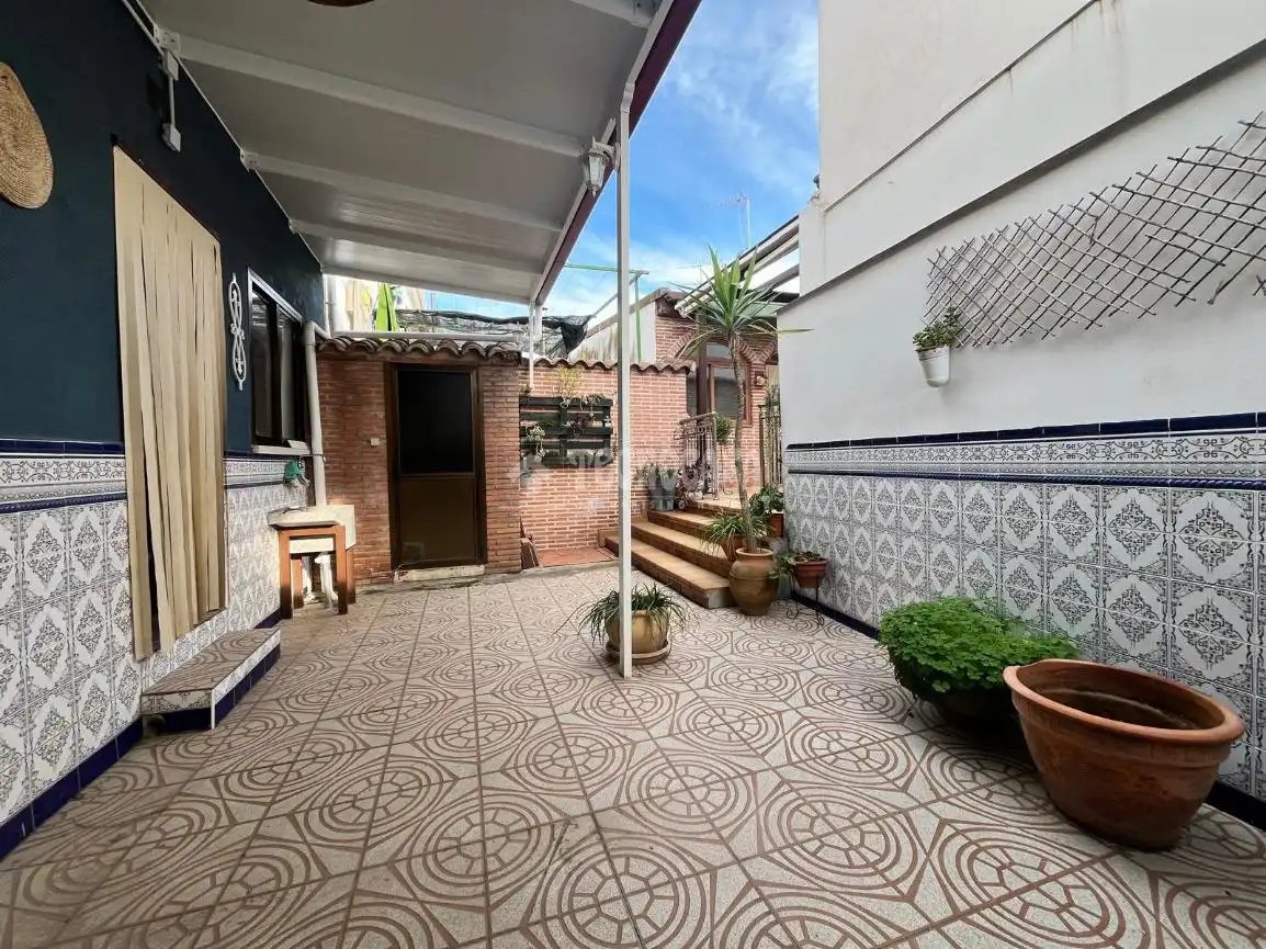 Vista exterior de Casa adosada en venta en Las Herencias con Calefacción, Piscina y Amueblado