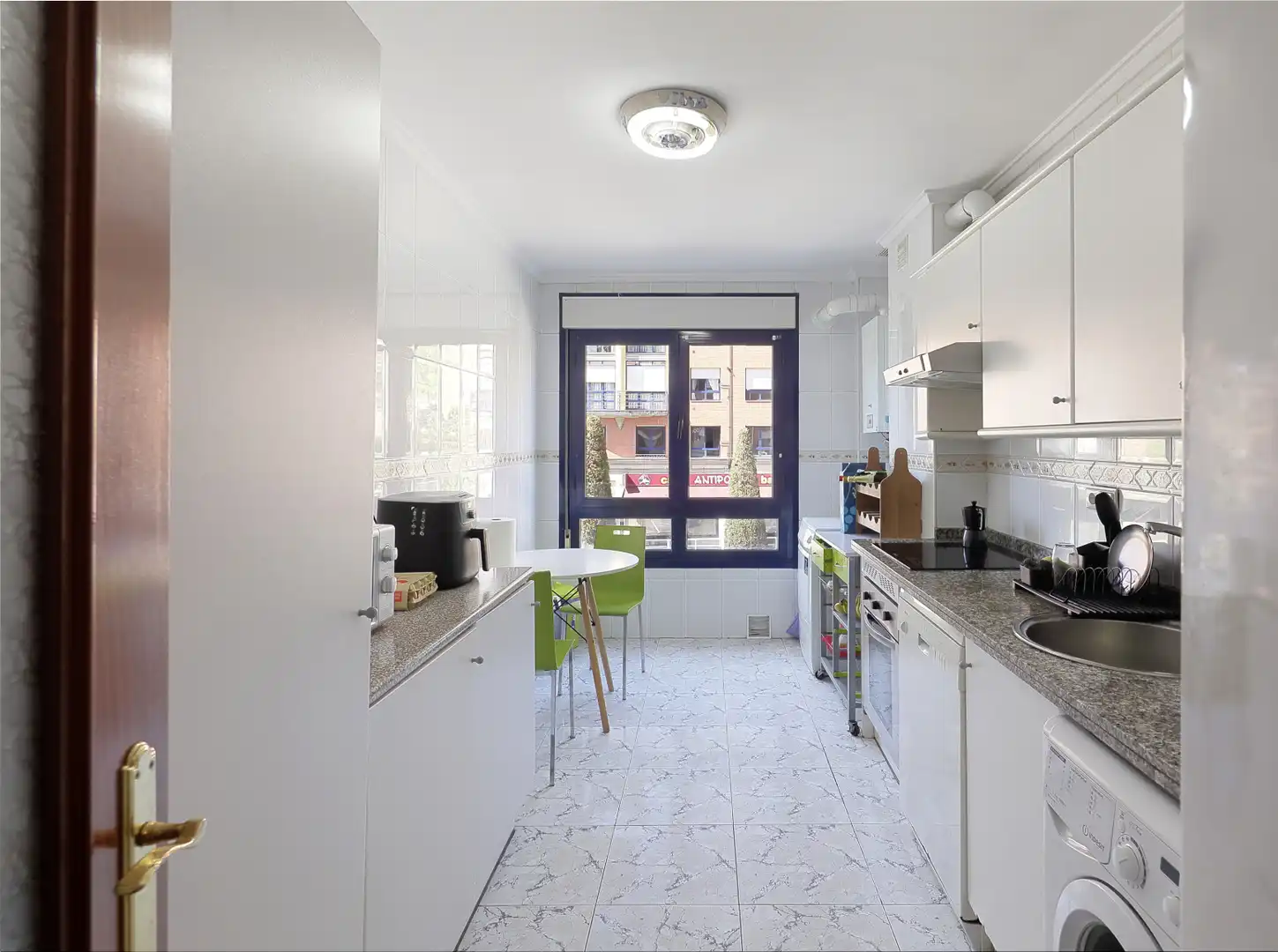 Cocina de Piso en venta en Oviedo  con Calefacción y Trastero