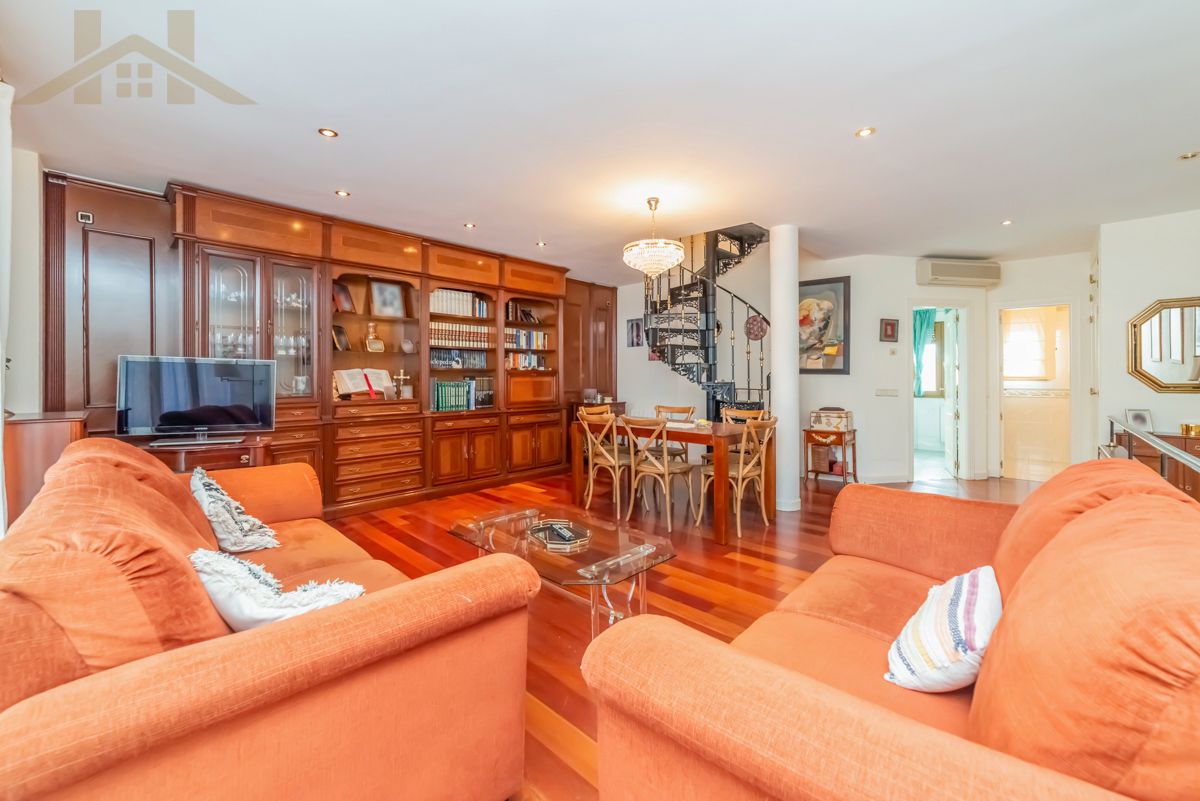 Sala d'estar de Casa o xalet en venda en San Martín de Valdeiglesias amb Aire condicionat, Calefacció i Terrassa