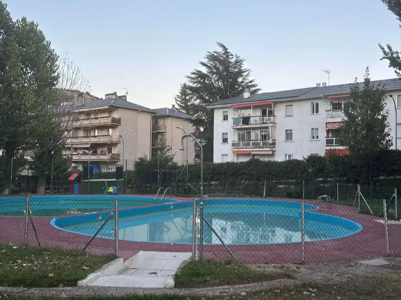 Piscina de Piso en venta en El Espinar con Aire acondicionado, Terraza y Balcón