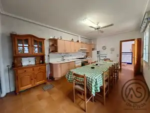 Cuina de Casa o xalet en venda en La Puebla de Híjar amb Aire condicionat, Calefacció i Jardí privat