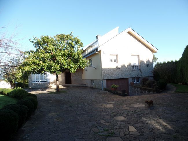 Vista exterior de Casa o xalet en venda en A Coruña Capital  amb Jardí privat, Parquet i Traster
