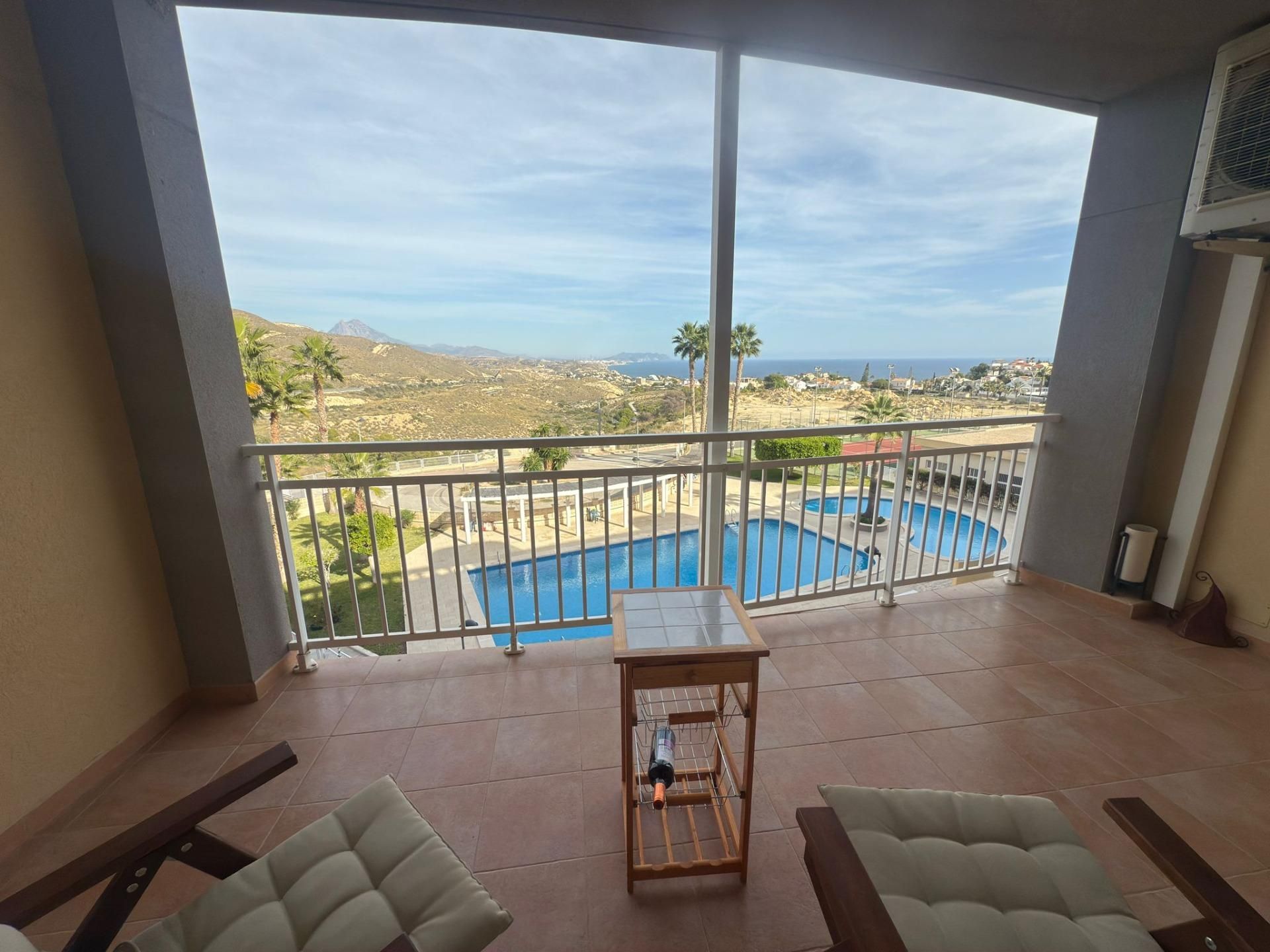 Vista exterior de Apartament en venda en El Campello amb Aire condicionat, Jardí privat i Terrassa