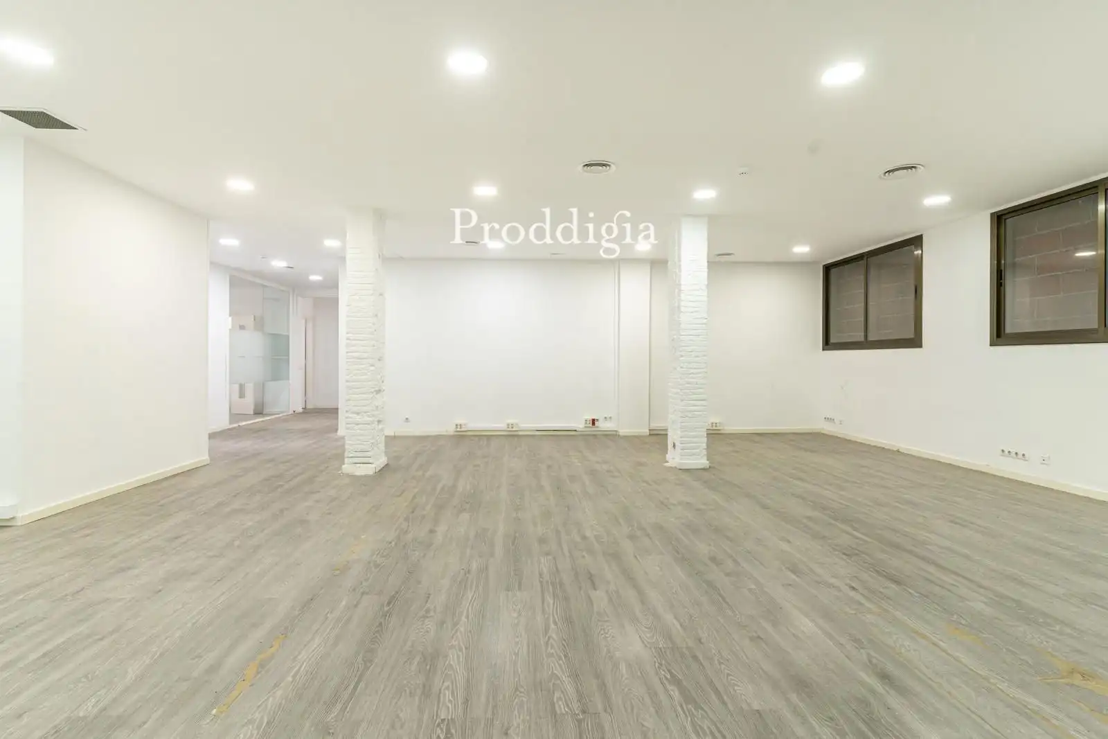 Office for sale in Barcelona  with Air Conditioner