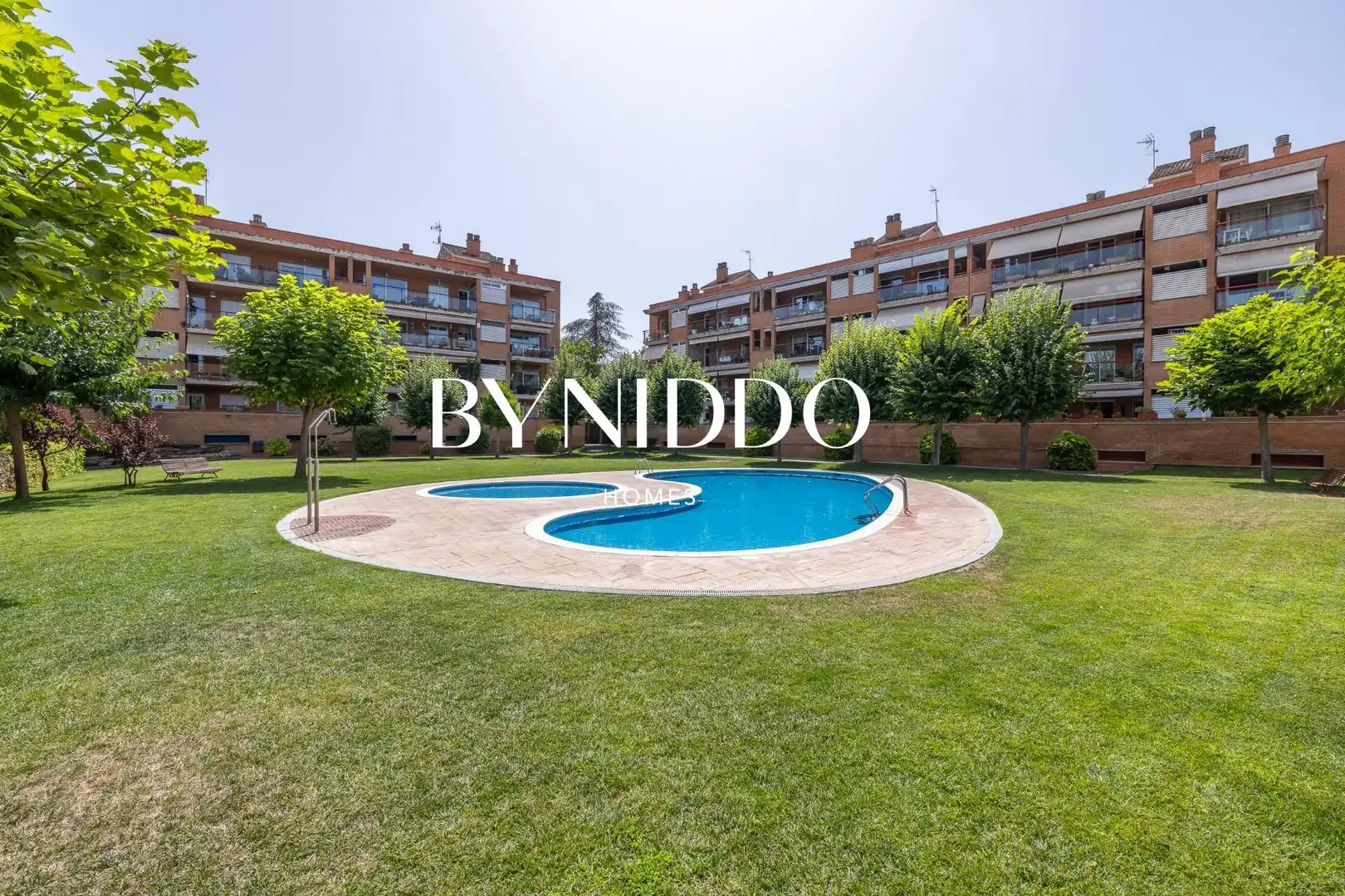 Piscina de Pis en venda en Sant Cugat del Vallès amb Aire condicionat, Calefacció i Parquet