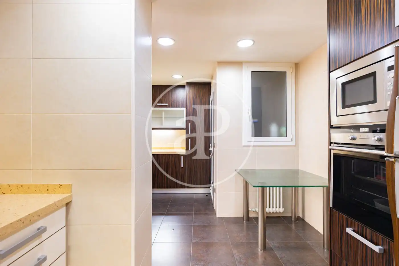 Cocina de Piso de alquiler en Barcelona con Calefacción, Jardín privado y Balcón
