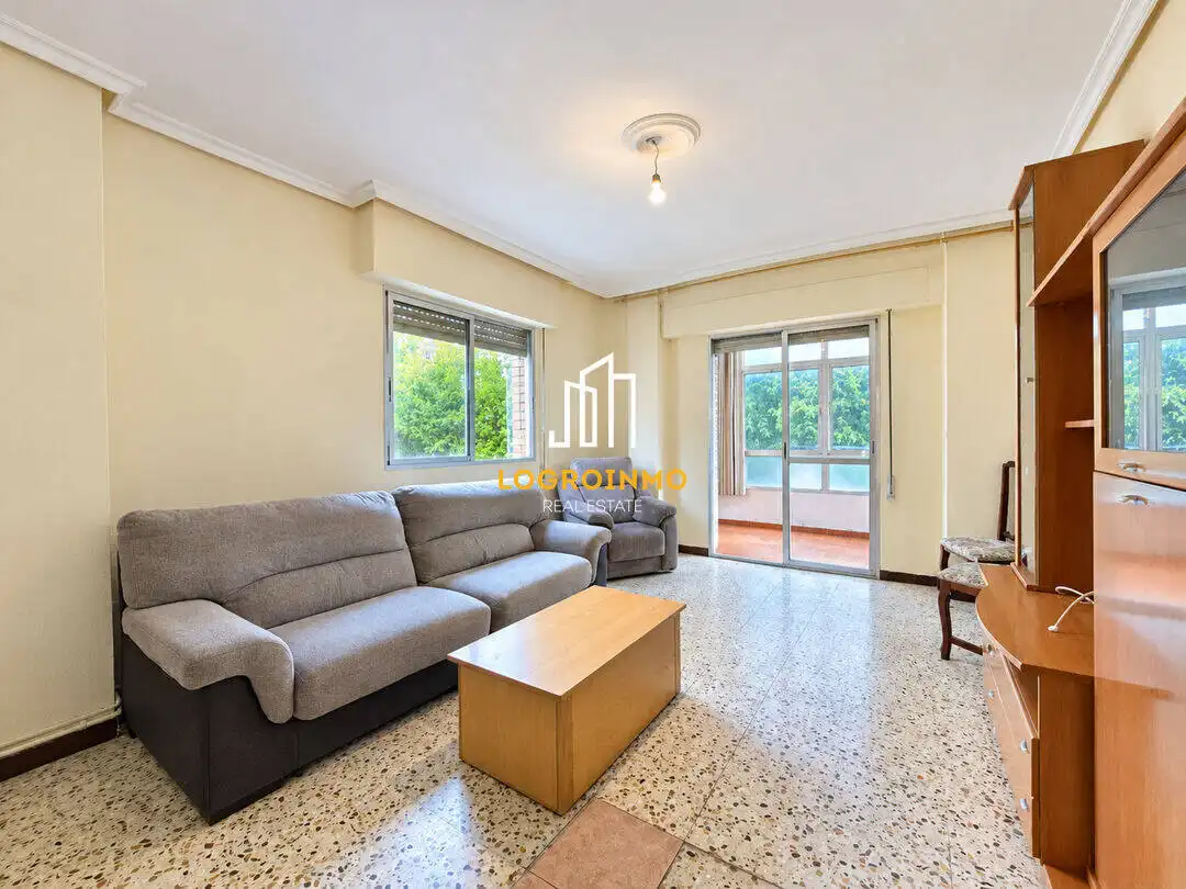 Außenansicht von Wohnung zum Verkauf in  Logroño mit Heizung und Terrasse