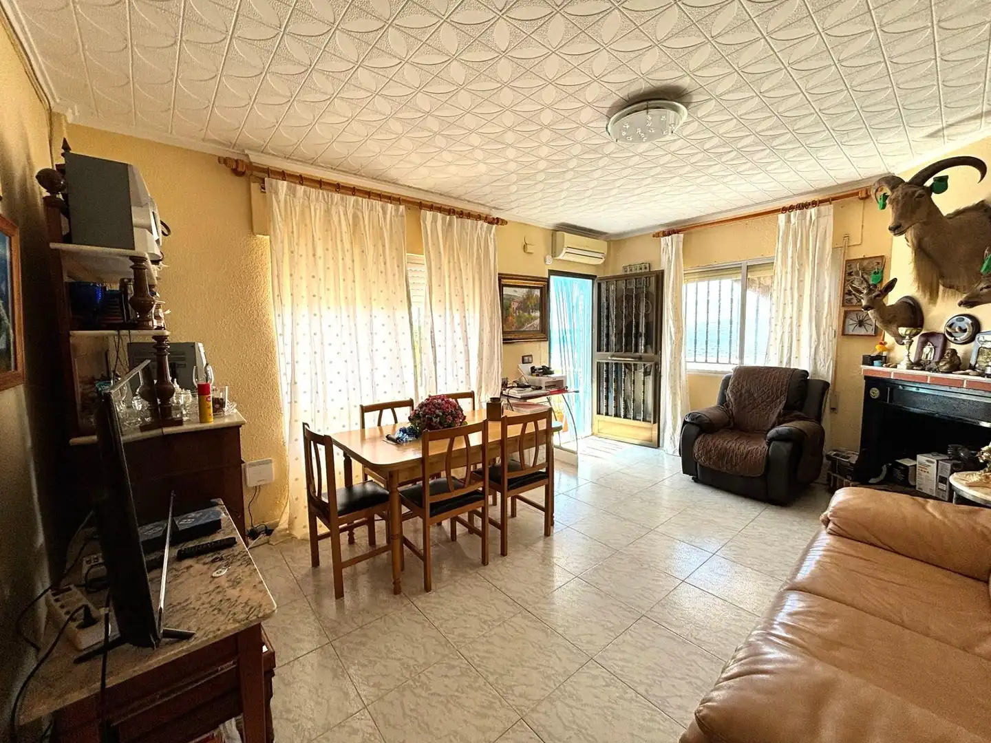 Wohnzimmer von Einfamilien-Reihenhaus zum Verkauf in Los Alcázares mit Klimaanlage und Privatgarten
