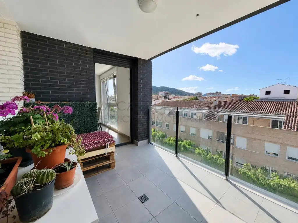 Piso en venta en Calle Azorin, El Mercado - Plaza de Toros