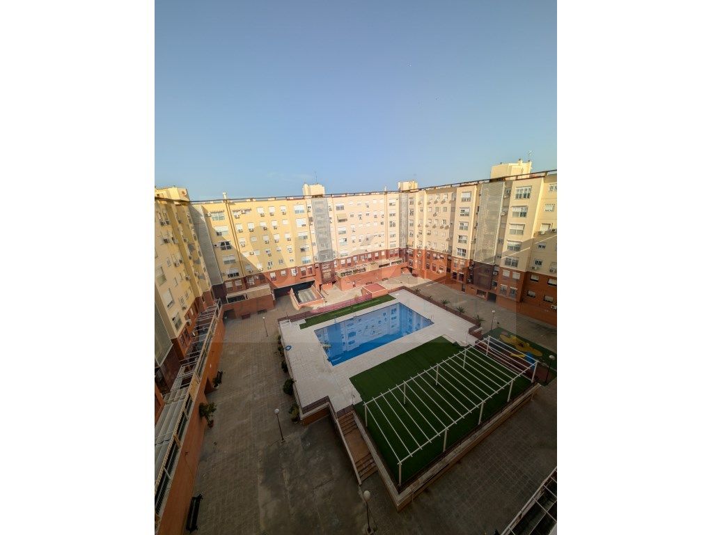 Piscina de Pis en venda en  Sevilla Capital