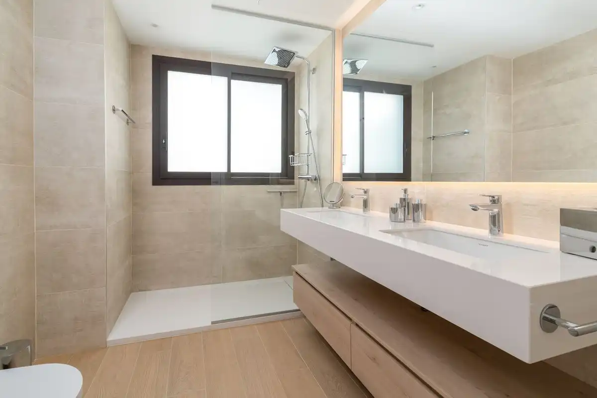 Bany de Casa o xalet en venda en Marbella amb Terrassa i Piscina