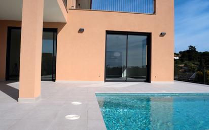 Swimming pool of House or chalet for sale in Sant Vicenç de Montalt  with Air Conditioner, Heating and Private garden