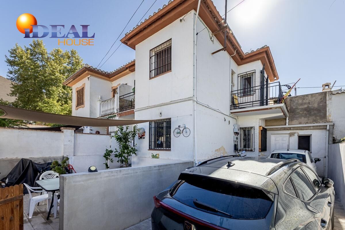 Exterior view of Single-family semi-detached for sale in Peligros