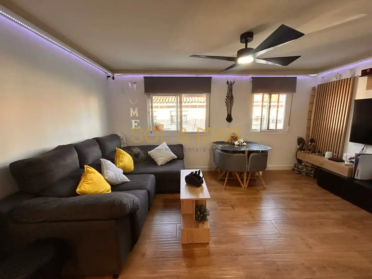 Sala de estar de Piso en venta en Torremolinos con Aire acondicionado, Calefacción y Amueblado