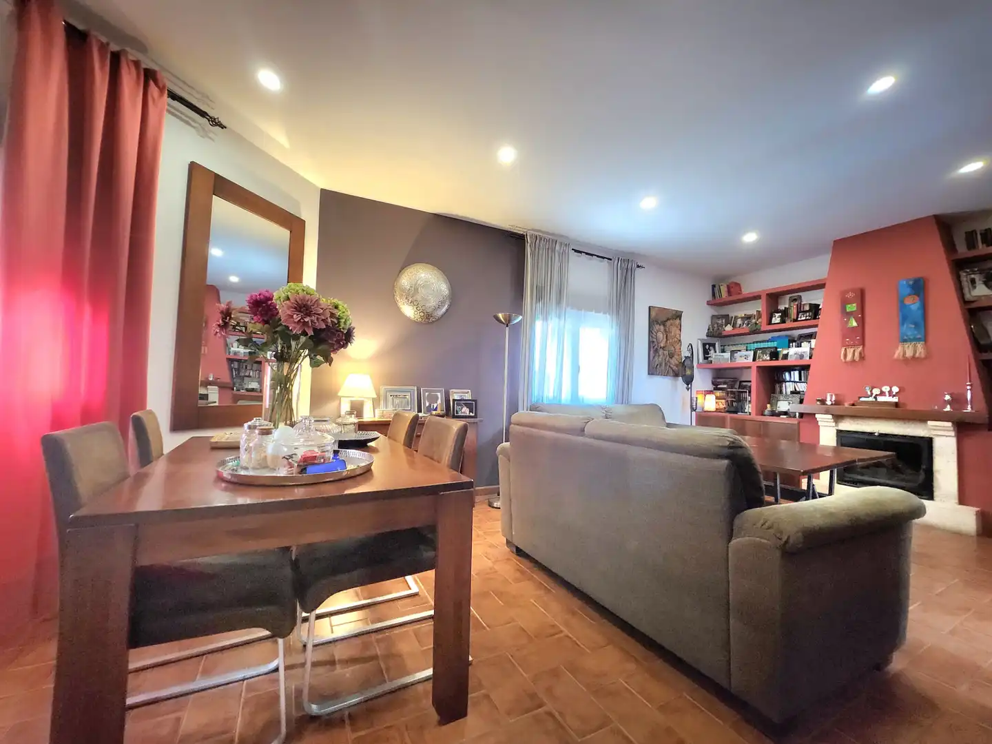 Sala d'estar de Casa adosada en venda en Alcalá de Guadaira amb Aire condicionat, Calefacció i Parquet