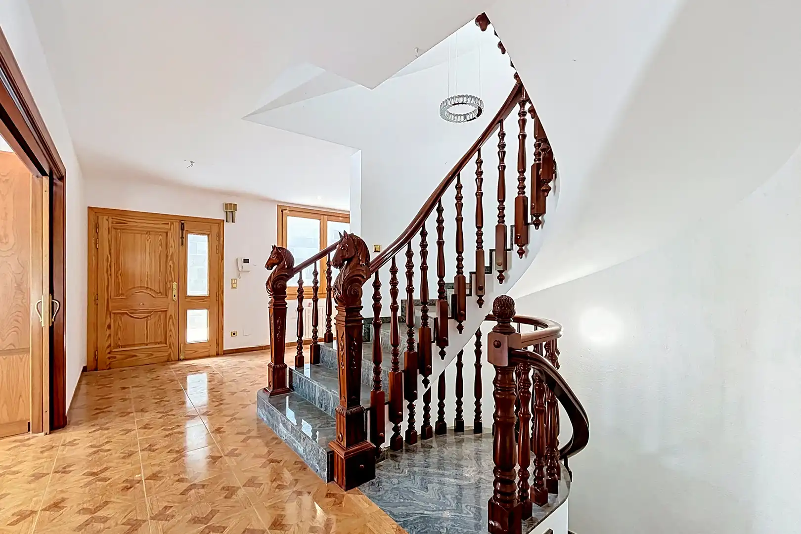 Haus oder Chalet zur Miete in Escaldes – Engordany mit Heizung, Privatgarten und Parkett