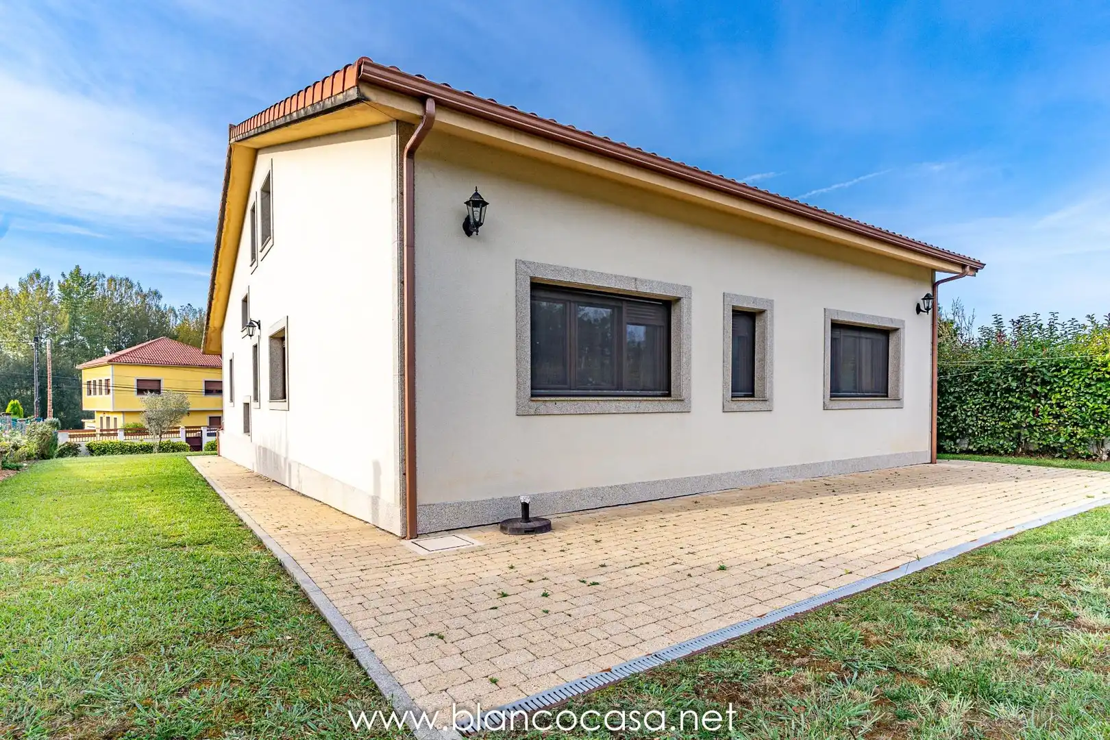 Jardín de Casa o chalet en venta en Carballo con Calefacción, Trastero y Amueblado