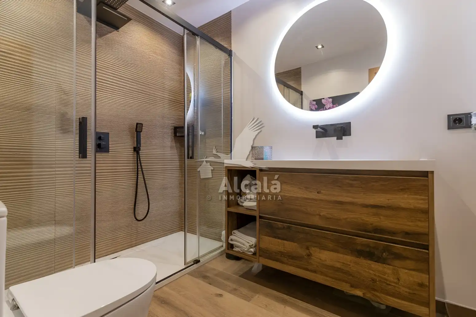 Bathroom of Houses for sale in Alcalá de Henares  with Air Conditioner, Heating and Parquet flooring