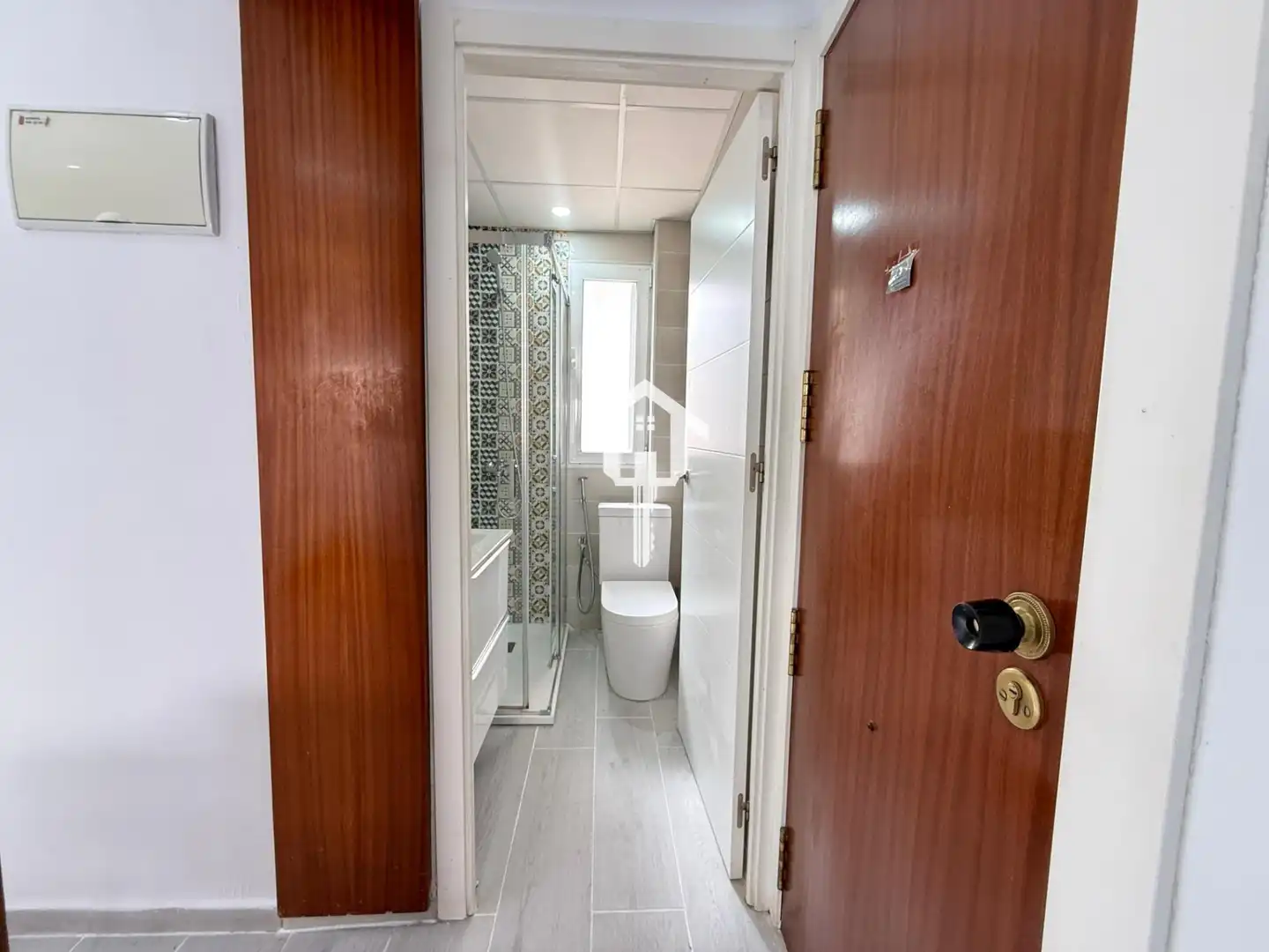 Bany de Pis en venda en Alicante / Alacant amb Aire condicionat, Terrassa i Moblat