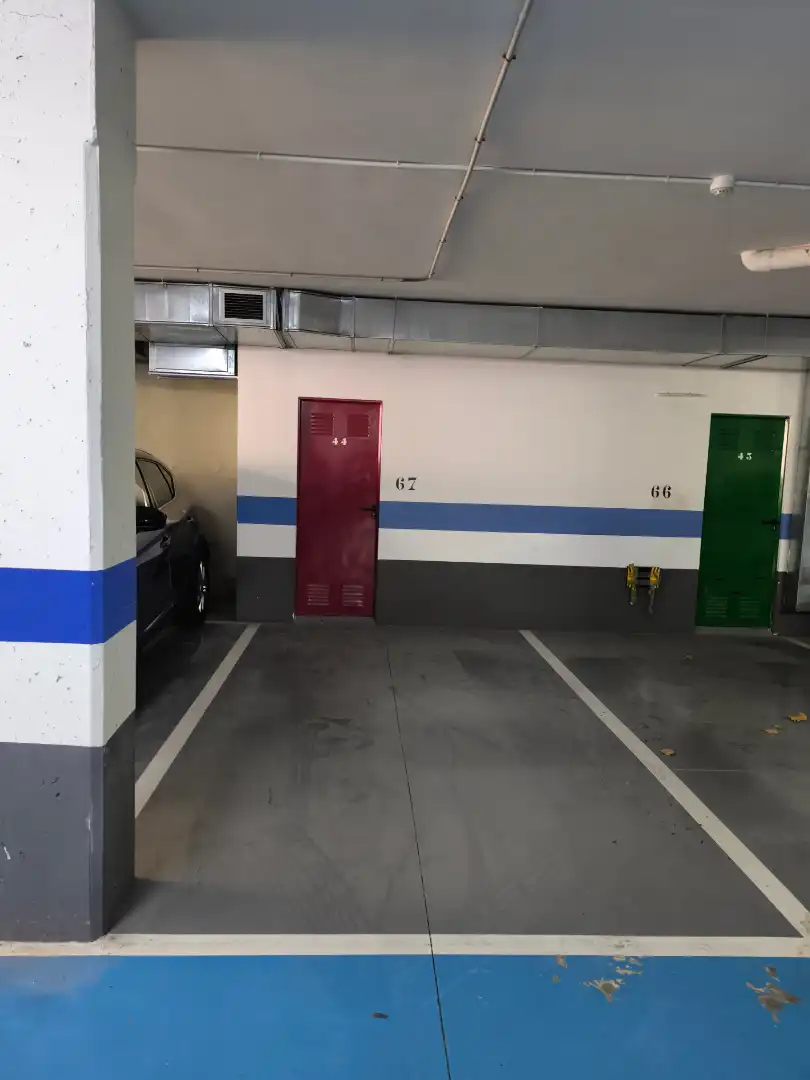 Garaje de alquiler en Calle de Calixto Ariño, 6, Barrio Jesús