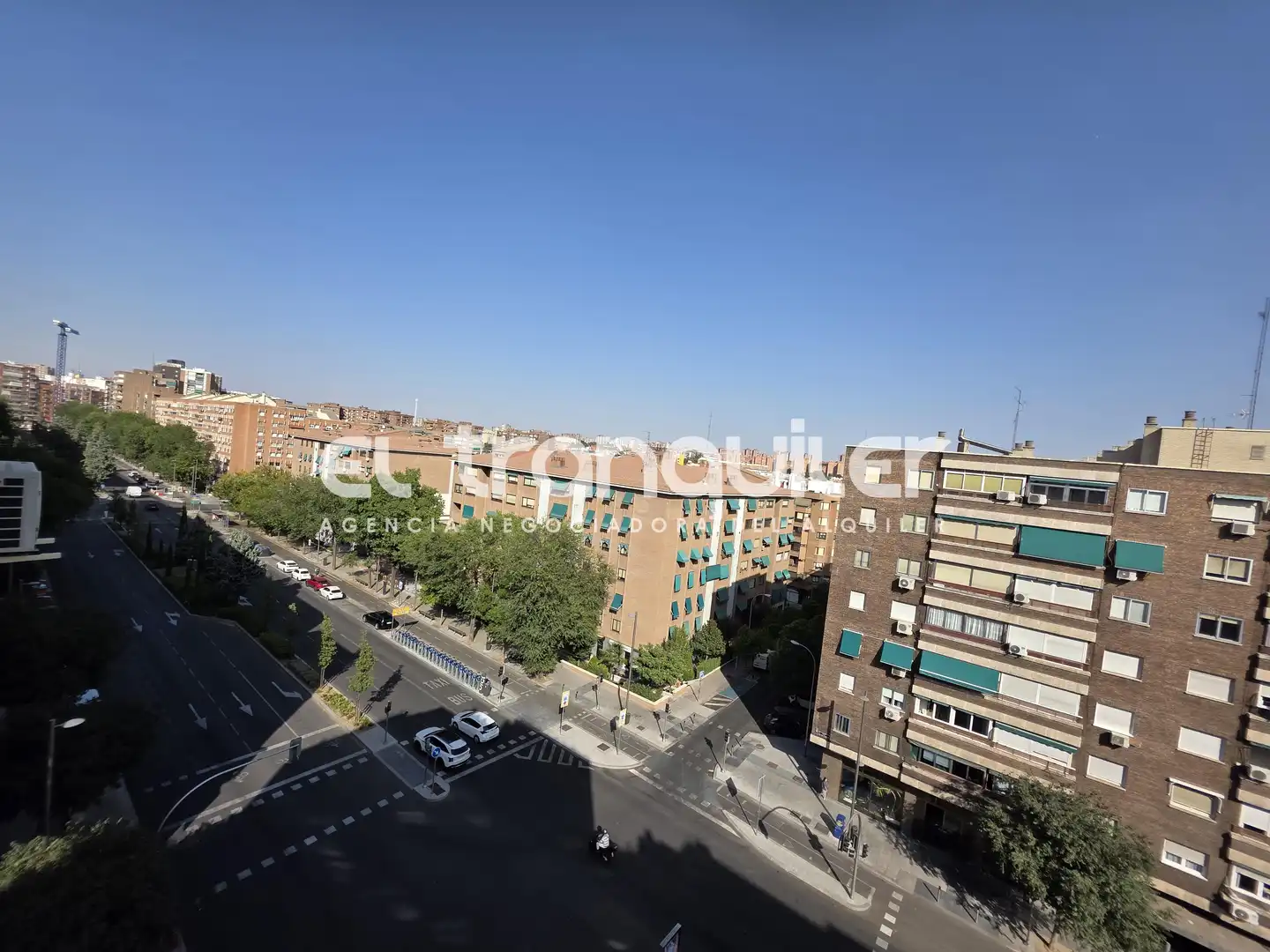 Außenansicht von Wohnung zur Miete in Madrid mit Klimaanlage und Waschmaschine