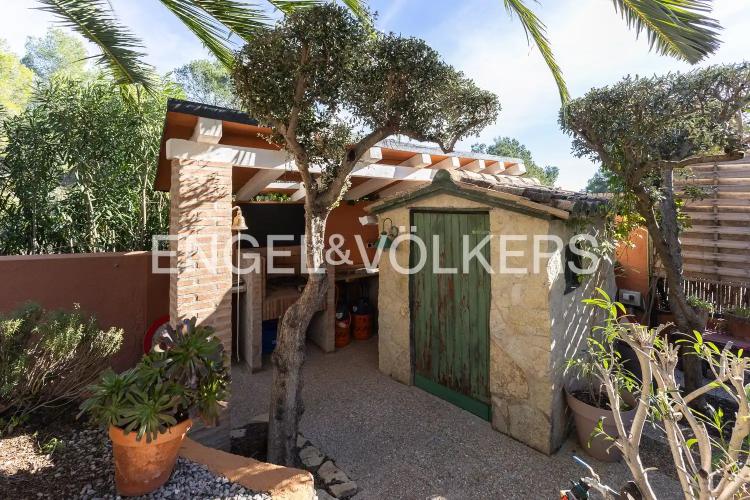Vista exterior de Casa o xalet en venda en Riba-roja de Túria amb Aire condicionat, Calefacció i Jardí privat