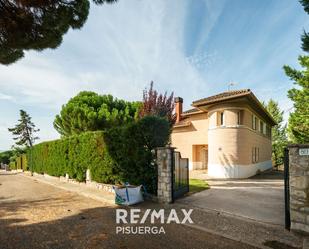 Vista exterior de Casa o xalet en venda en Aldeamayor de San Martín amb Calefacció, Jardí privat i Parquet