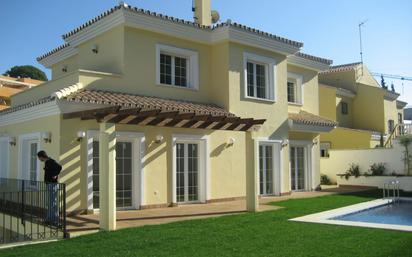 Vista exterior de Casa o xalet en venda en Rincón de la Victoria amb Aire condicionat, Calefacció i Jardí privat