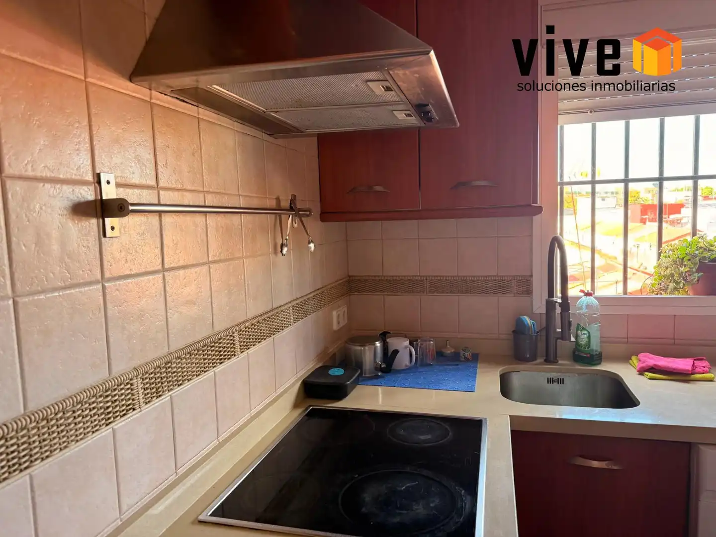 Kitchen of Flat for sale in Sevilla  with Air Conditioner and Storage room
