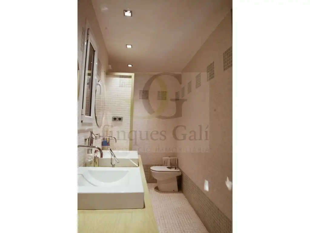 Bathroom of Duplexes for sale in Manresa  with Air Conditioner, Terrace and Storage room