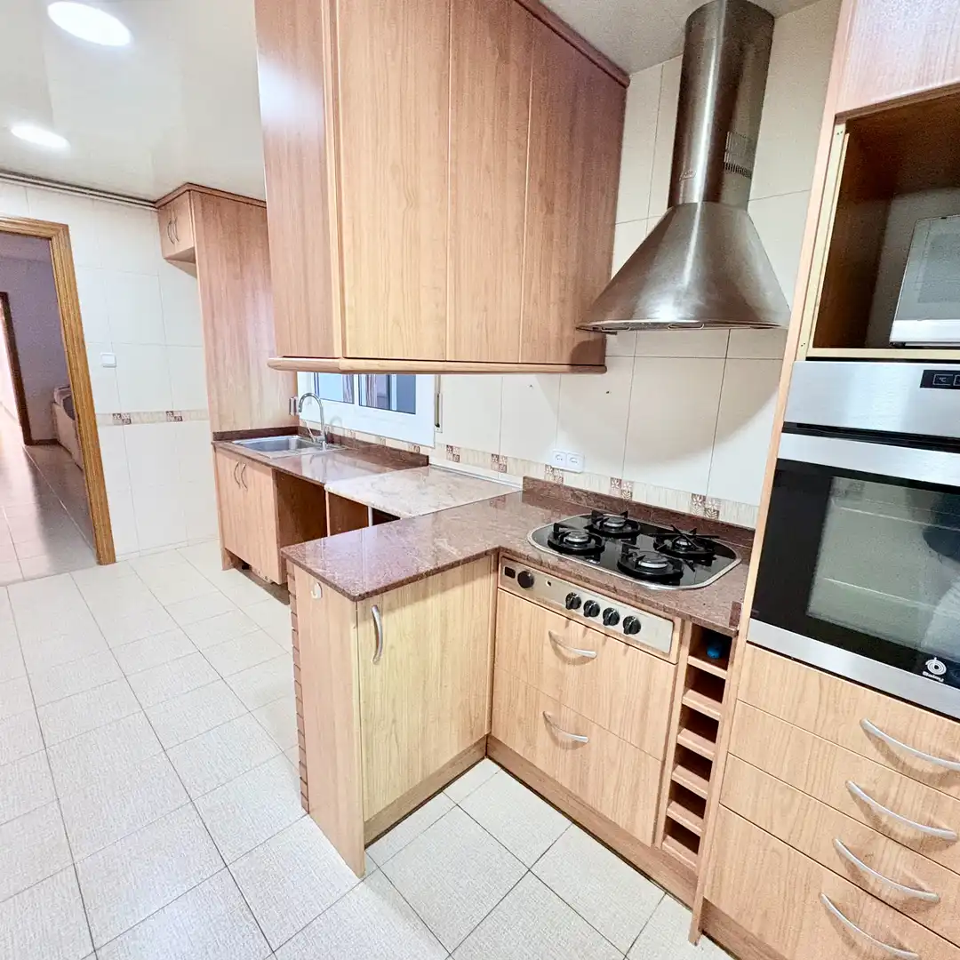 Cocina de Piso en venta en Sant Boi de Llobregat con Aire acondicionado, Calefacción y Terraza