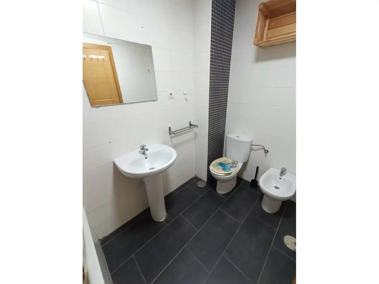 Bany de Apartament de lloguer en Humanes de Madrid amb Calefacció, Moblat i Balcó