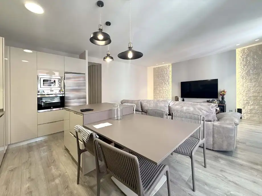 Comedor de Piso en venta en Vitoria - Gasteiz con Calefacción y Amueblado