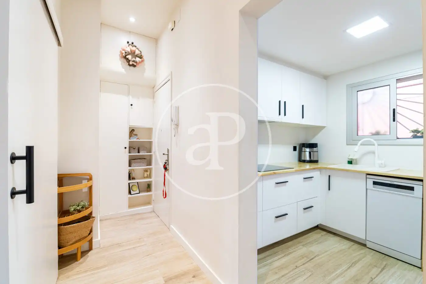 Küche von Wohnung zum Verkauf in Barcelona mit Klimaanlage, Heizung und Terrasse
