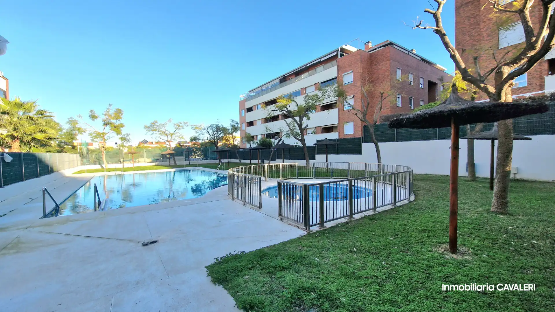 Piscina de Piso en venta en Mairena del Aljarafe con Aire acondicionado, Trastero y Horno