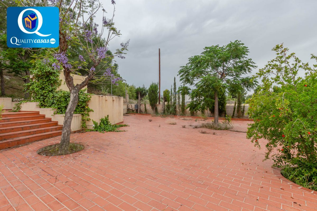 Jardí de Casa o xalet en venda en Alicante / Alacant amb Calefacció, Terrassa i Traster