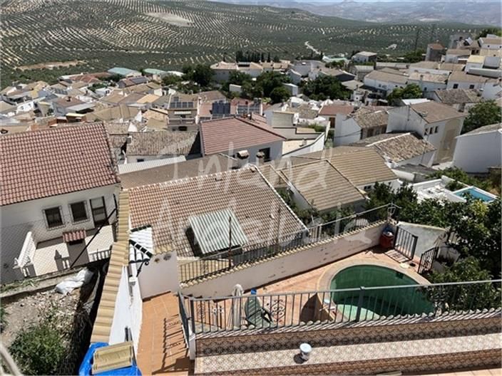 Vista exterior de Casa adosada en venta en Priego de Córdoba con Aire acondicionado y Piscina