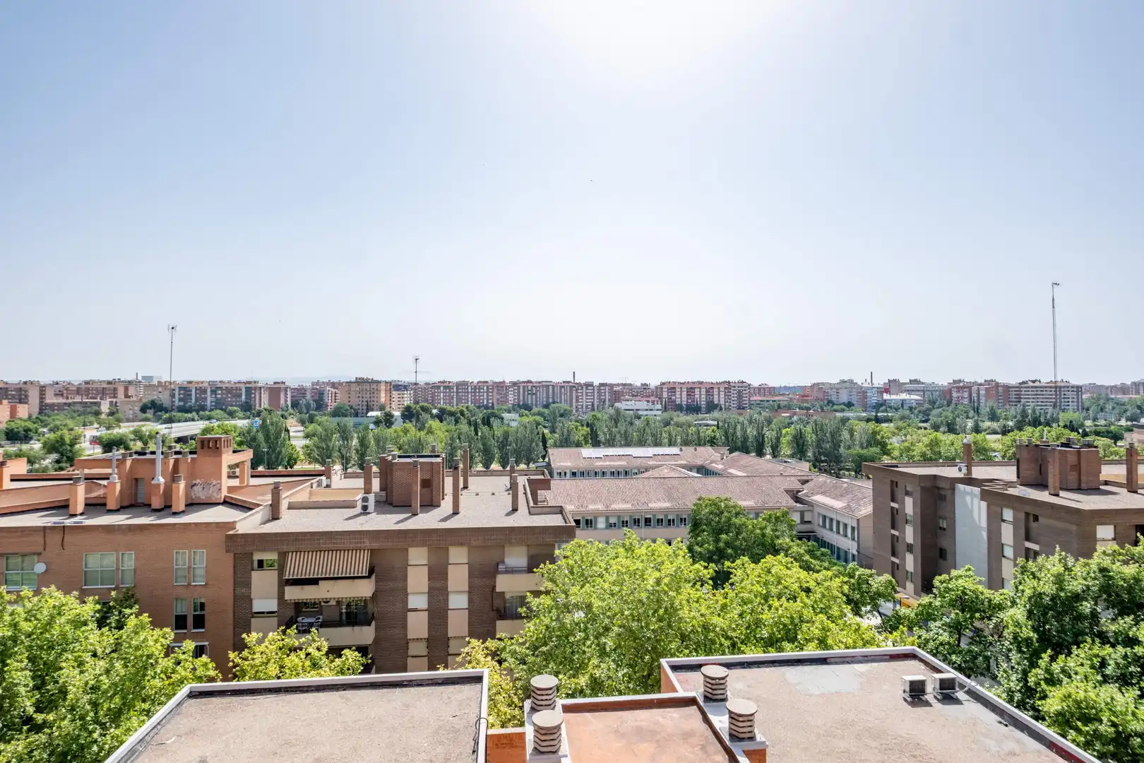 Vista exterior de Piso en venta en Zaragoza con Calefacción, Parquet y Terraza