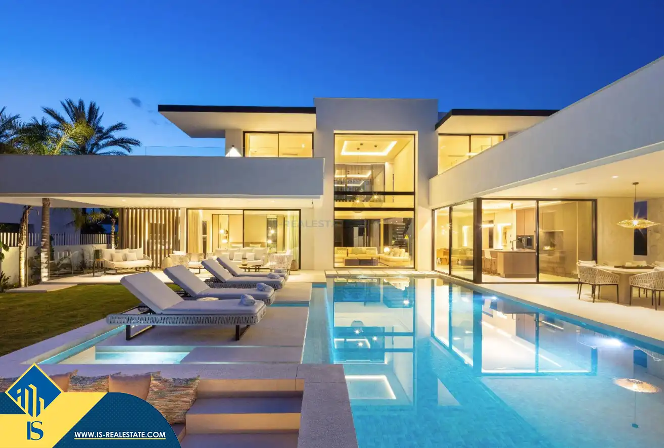 Chalet con piscina en venta en Nueva Andalucía