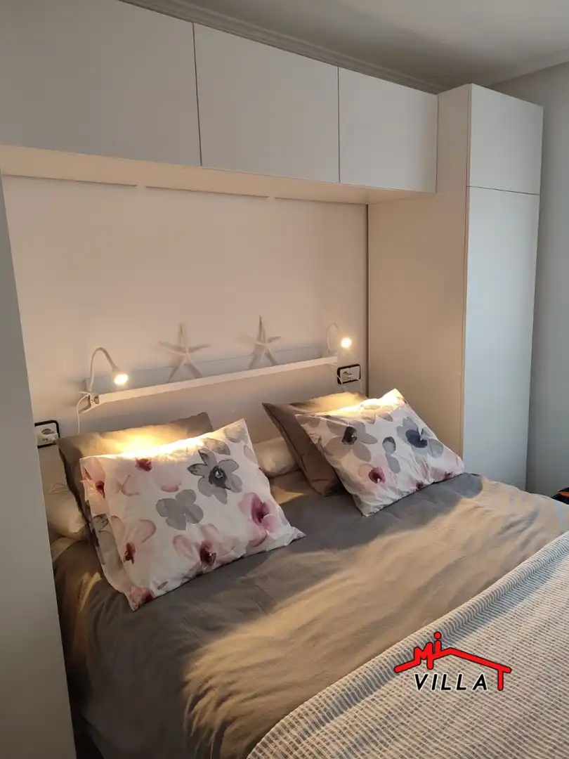 Habitación de Piso en venta en Laredo con Calefacción, Terraza y Amueblado
