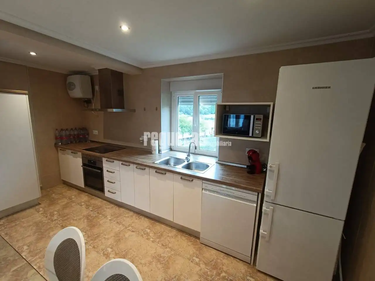 Kitchen of Houses for rent in Avilés  with Heating, Private garden and Furnished