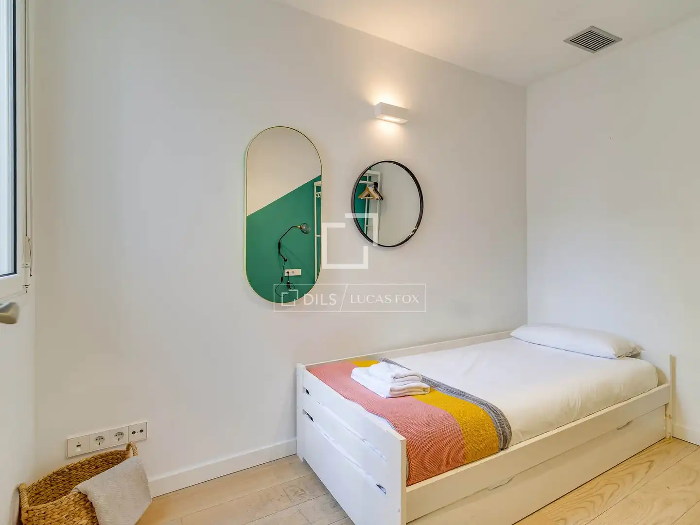 Schlafzimmer von Dachboden zum Verkauf in Barcelona mit Klimaanlage, Heizung und Terrasse