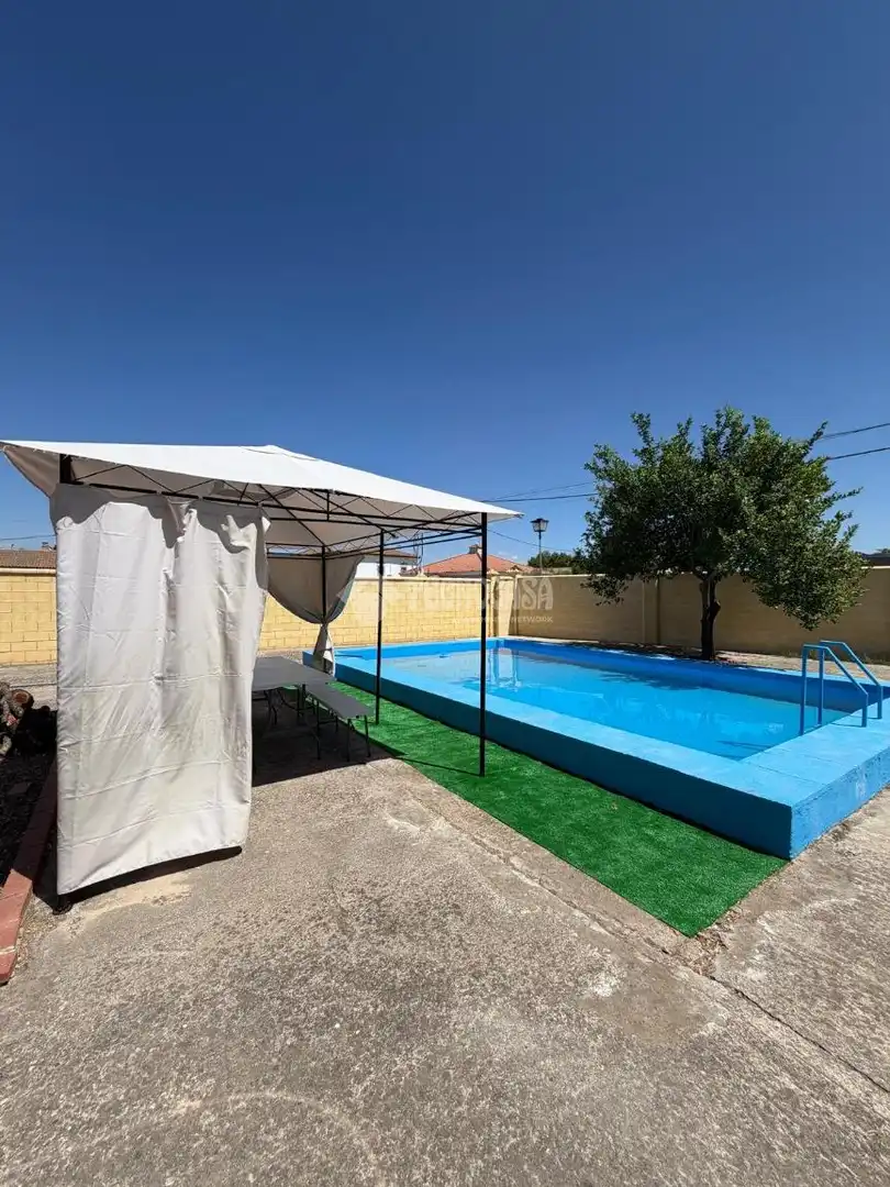 Swimming pool of Country homes for sale in Utrera  with Air Conditioner, Heating and Swimming Pool