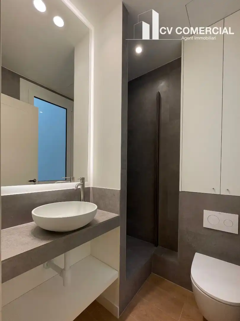 Bathroom of Flat for sale in Barcelona  with Air Conditioner, Heating and Parquet flooring